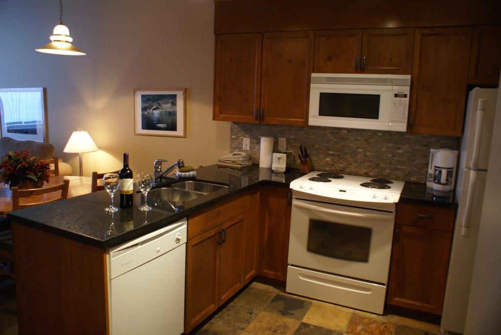 Whistler Superior Properties Exteriör bild